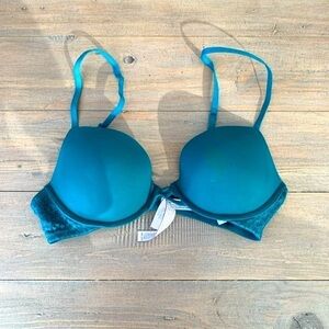 Victoria Secret padded plunge bra NWOT